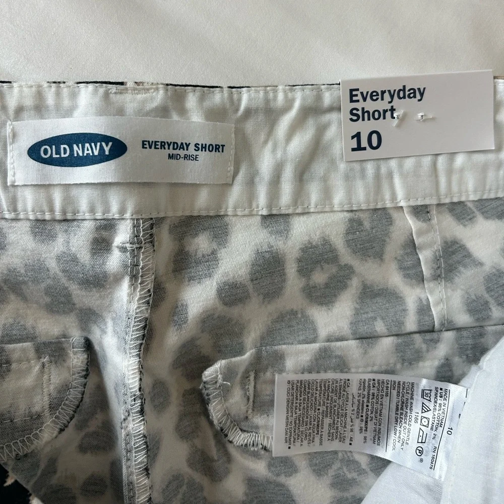 NWT Old Navy leopard Everyday Shorts. Size 10. Midrise. 3.5 inch inseam. NEW! - Picture 5 of 11